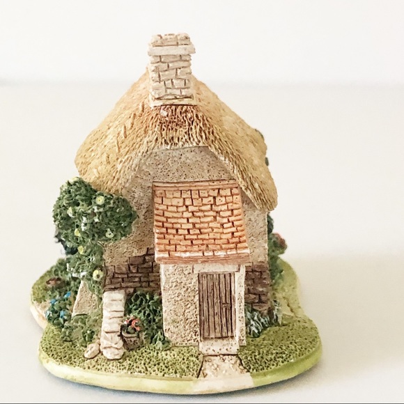 Lilliput Lane Rose Bouquet cottage w/box and deed - Picture 4 of 8